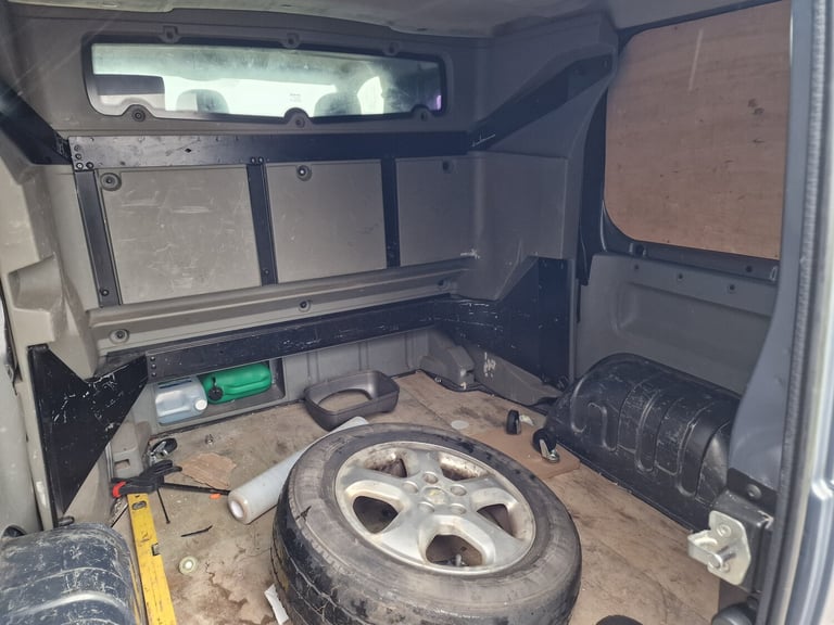 2011 Renault Traffic Grey 5 Seat Crew Cab  Spares Repairs  Turns over No start