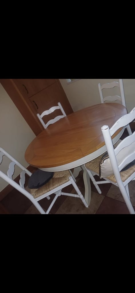 4/6 Seater Solid Next Home Table