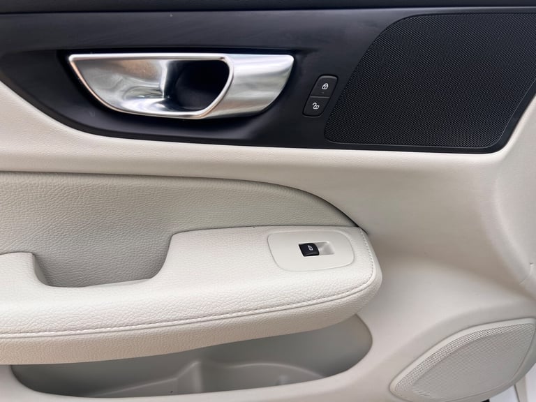 2020 Volvo V60 2.0 B3 MHEV Momentum Estate 5dr Petrol Hybrid Auto Euro 6 (s/s)