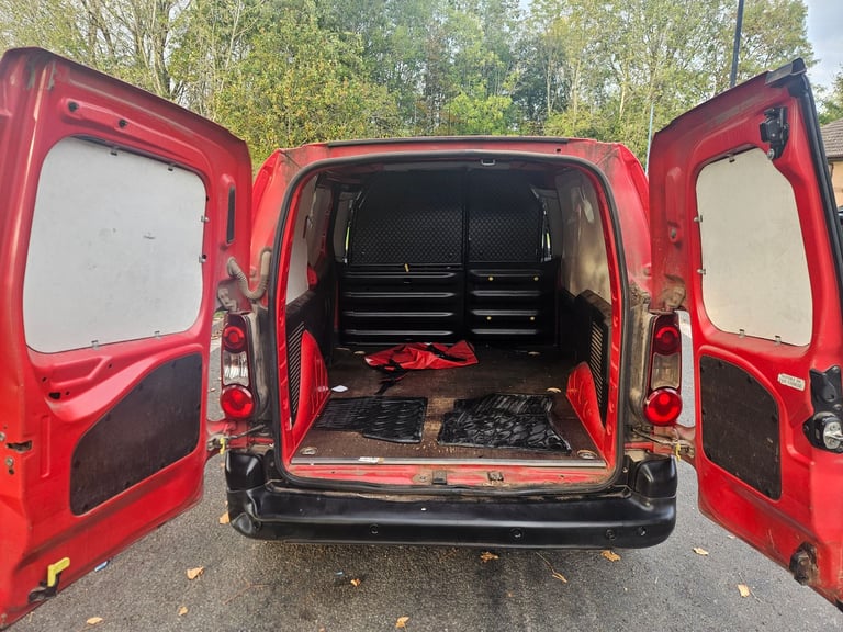 Peugeot partner 1.6hdi economy model van 1OWNER FULL SERVICE HISTORY LOW MILES 