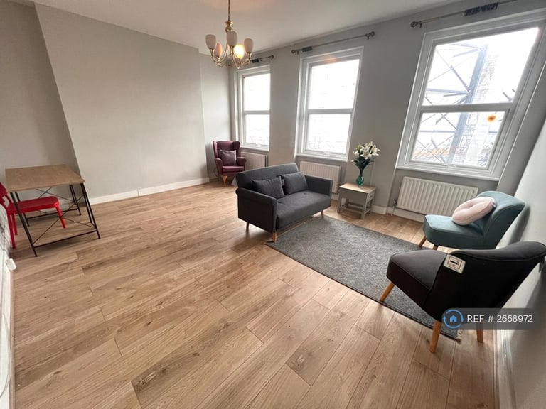 image for 2 bedroom flat in Maclise Road, London, W14 (2 bed) (#2668972)
