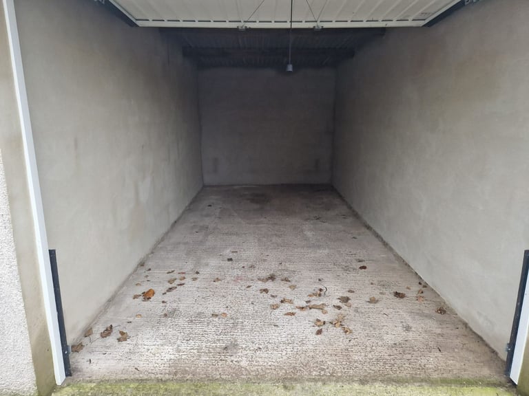 Garage for immediate rental in Weston, Bath