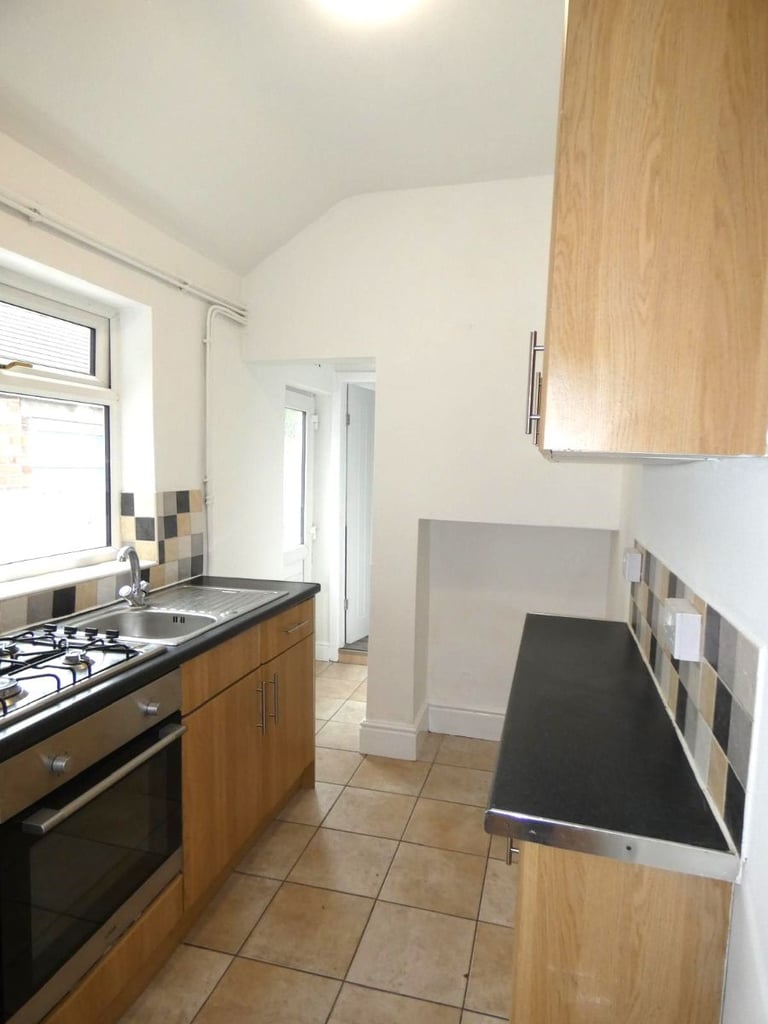 2 bedroom house in Blunt Street, Newcastle-under-Lyme, Staffordshire, ST5 9NA