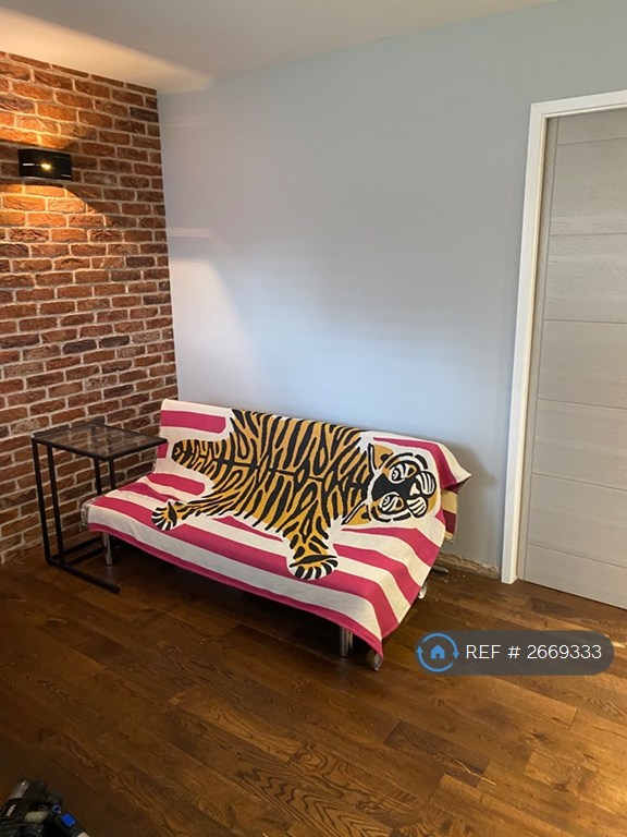 1 bedroom flat in Weare Court, Bristol, BS1 (1 bed) (#2669333)