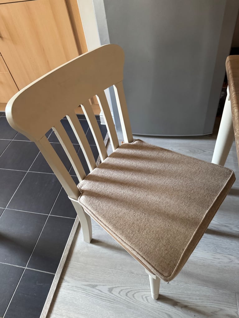 Dining Table and 4 chairs