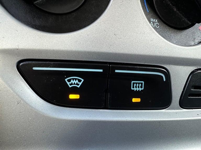 2012 Ford Focus 1.6 Zetec Hatchback 5dr Petrol Manual Euro 5 (125 ps) Petrol