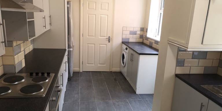 DSS only shared house. Lovely House Share on quiet residential Street close to High Street