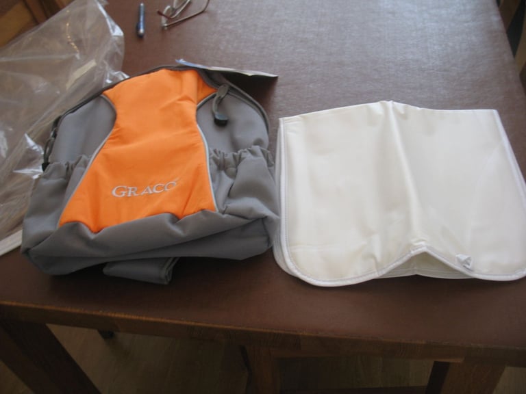 Graco baby changing bag with changing mat BNWT  great gift