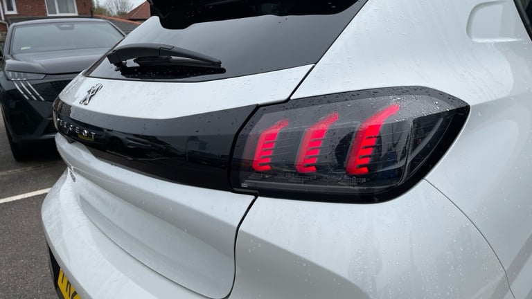 2022 Peugeot 208 1.2 PureTech Allure Premium Hatchback 5dr Petrol EAT Euro 6 (s/s) (100 ps) Hatch...