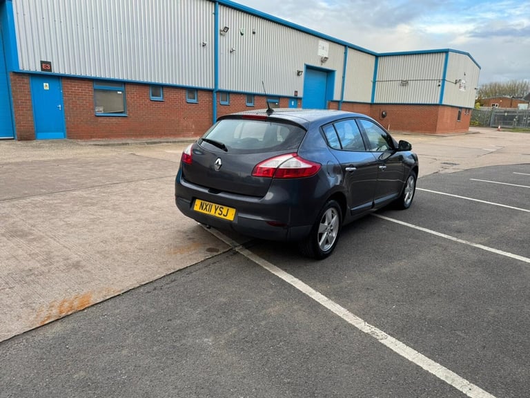2011 Renault Megane 1.6 16V Dynamique TomTom Euro 5 5dr HATCHBACK Petrol Manual