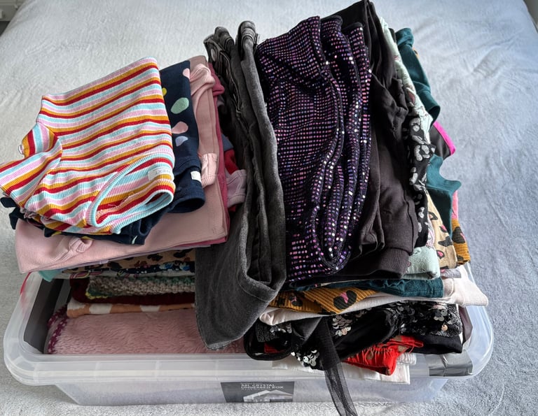 Big bundle of clothes 8-9 years 52 items 