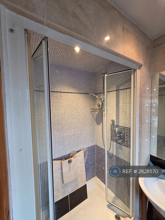 3 bedroom house in Clyfford Road, Ruislip, HA4 (3 bed) (#2628570)
