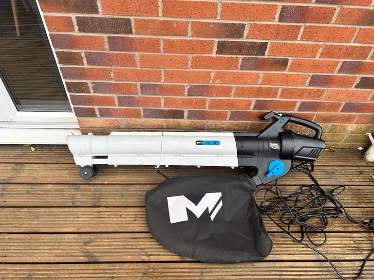 Garden leaf blower/hoover