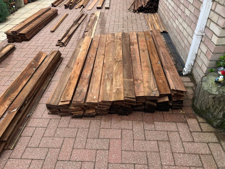 image for 100 x 1.5 metre long (5 foot) Treated Close Board Feather edge cladding Fencing Slats