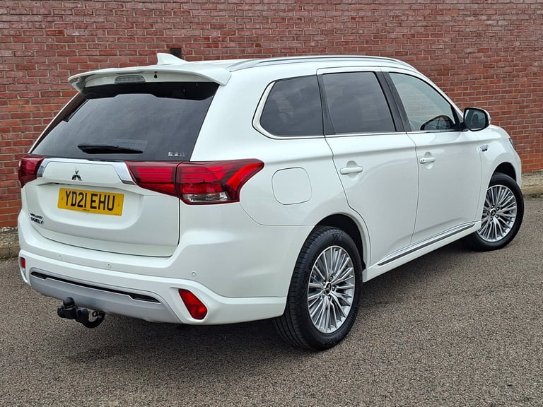 2021 21 Mitsubishi Outlander 2.4 PHEV Dynamic CVT Auto 4WD 13.8kWh. 1 Owner.