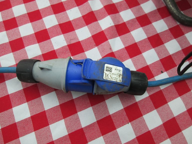 Outdoor Event Heavy Duty Artic Cable Waterproof Extension Lead commando 13 + 16 amp to 13 amp reel