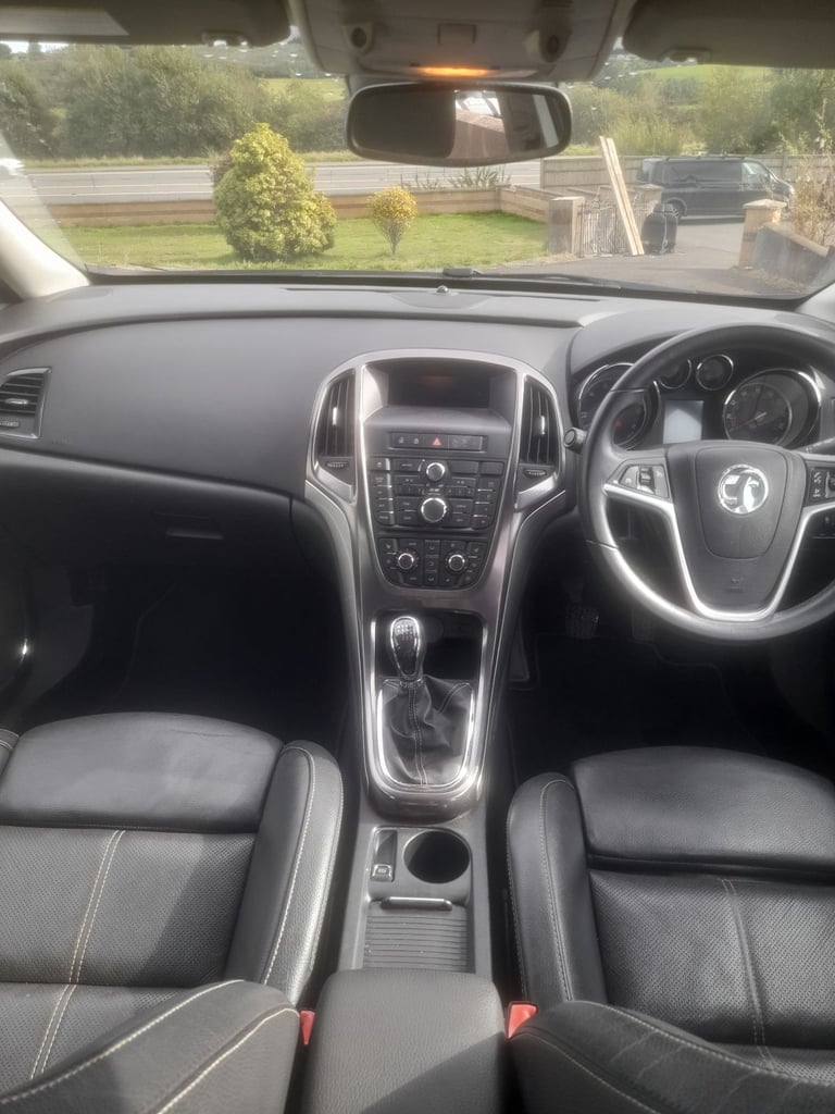 Vauxhall, ASTRA, Hatchback, 2011, Manual, 1956 (cc), 5 doors