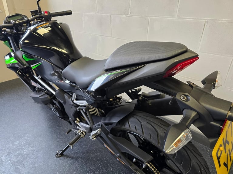 Kawasaki Z125 Supernaked 125cc Learner Legal Geared Motorcycle