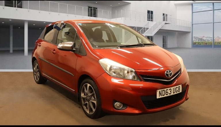 Toyota yaris 1.3 VVT-I Trend petrol late 2013 ulez compliant 