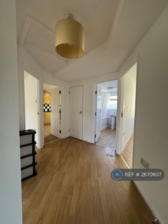 4 bedroom flat in Ranelagh Road, Leytonstone, E11 (4 bed) (#2670607)