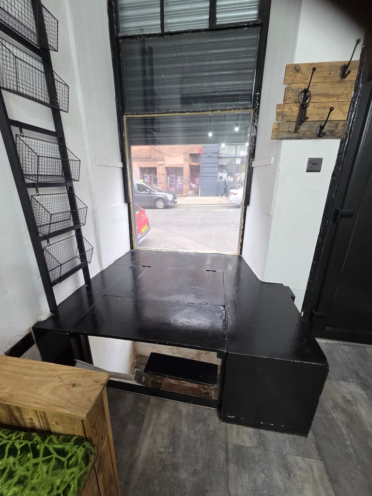 Shop to rent with large basement