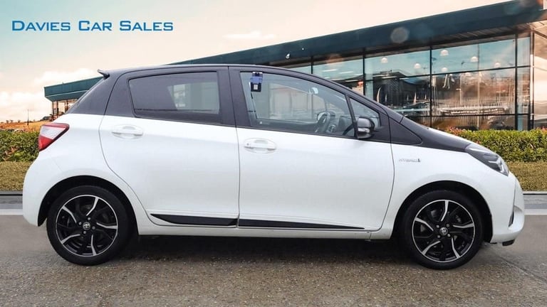 2018 18 TOYOTA YARIS 1.5 VVT-H GREY BI-TONE HATCHBACK 5DR PETROL HYBRID E-CVT EU