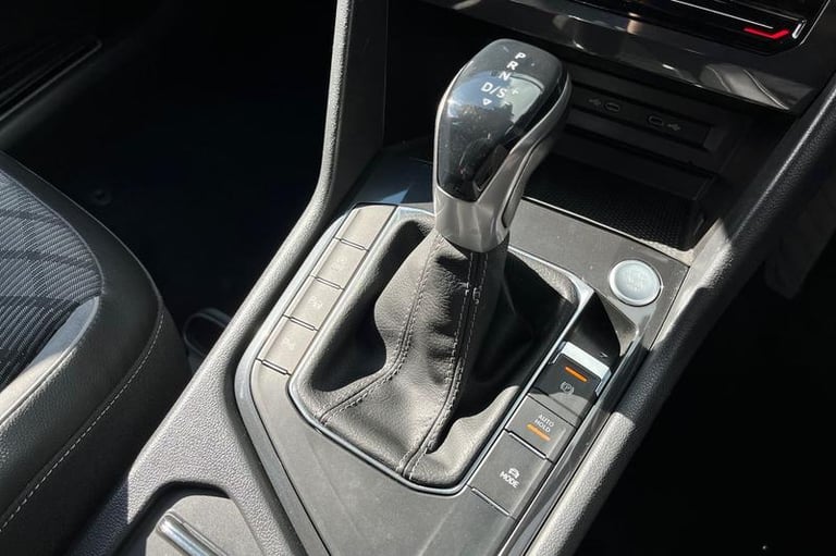 2021 Volkswagen Tiguan 2.0 TDI R-Line 5dr DSG ** Touch Screen Navigation - USB / Bluetooth Connec...