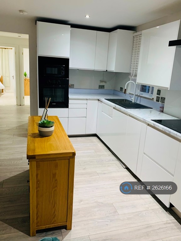2 bedroom flat in Shaftesbury Gardens, London, NW10 (2 bed) (#2626166)