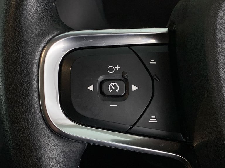 2020 Volvo XC40 2.0 B4P Inscription Pro 5dr Auto Crossover/SUV PETROL Automatic