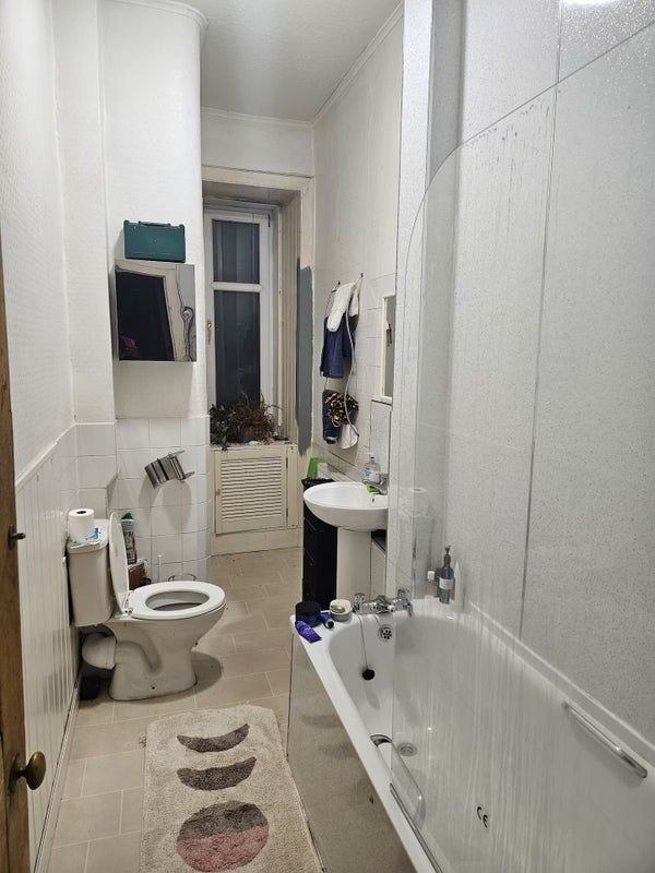 Double Room in Peaceful Flat - Nr Subway