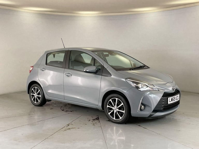 2019 Toyota Yaris 1.5 VVT-i Icon Tech Hatchback 5dr Petrol CVT Euro 6 (111 ps) - SAT NAV + PA HAT...