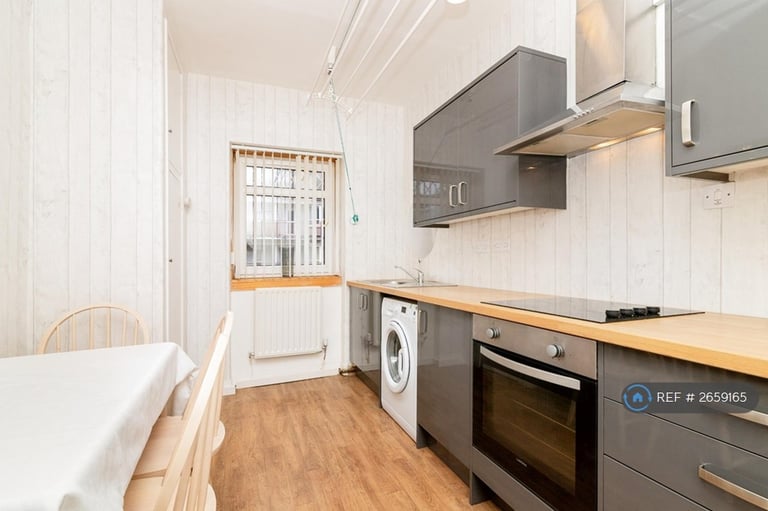 3 bedroom flat in Fieldhead Drive, Glasgow, G43 (3 bed) (#2659165)