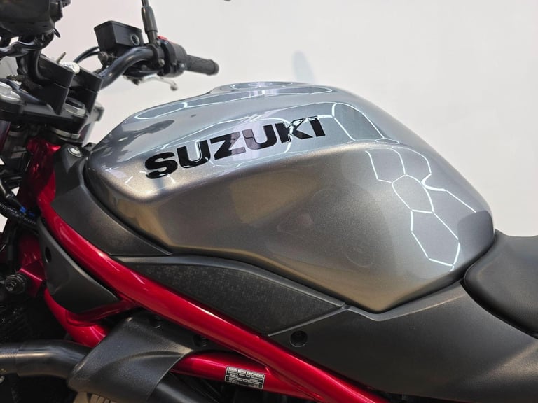 Suzuki SV650 Silver 2020 - ABS, Full Digital Display, Low Mileage