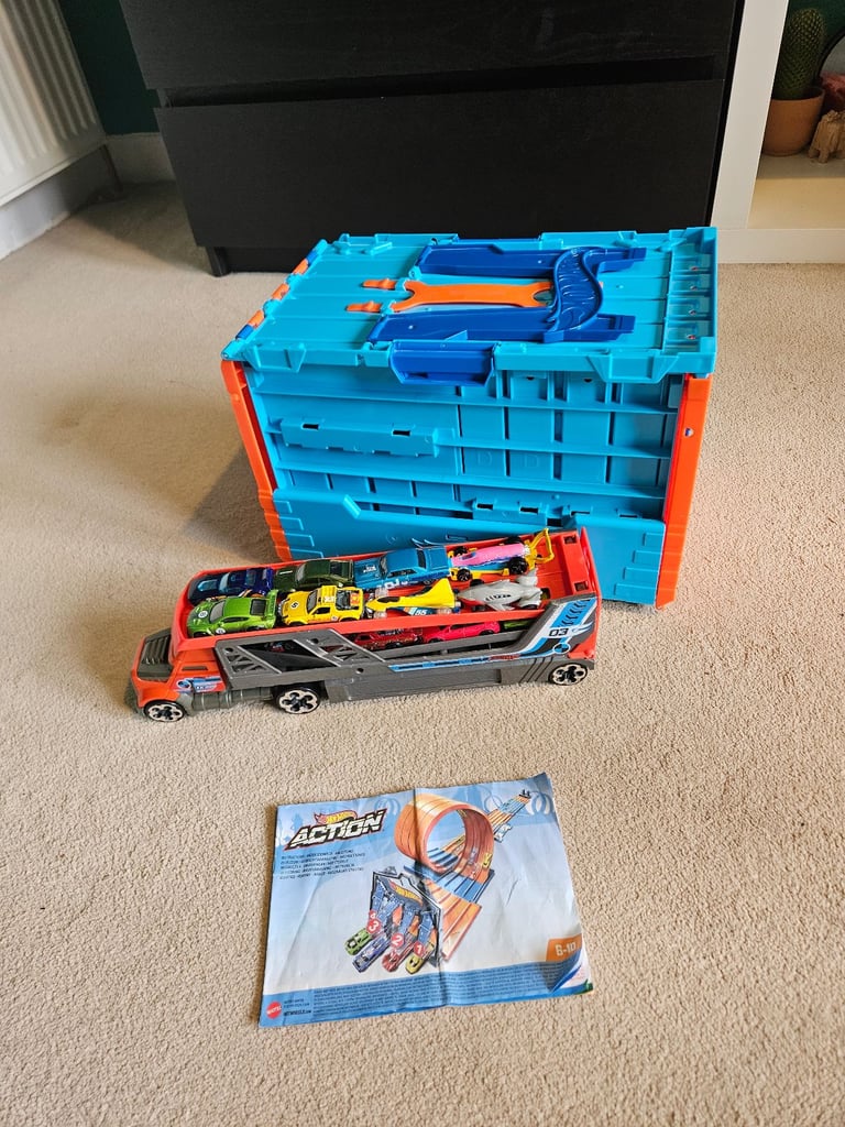 Hot Wheels Action race track and Blastin' Rig transporter with cars
