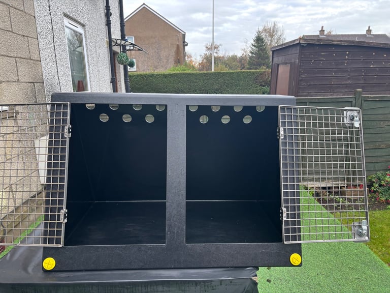 DT Boxes secure dog cage