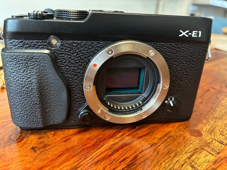 Fujifilm X Series X-E1 16.3 MP Digital Camera black - complete system 4 lenses