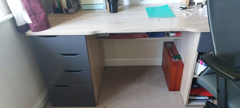 Office desk and chair free