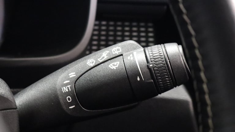  Volvo XC40 T3 R-Design (Lounge Pack, Sunroof, Harman Kardon, 360 Camera, BLIS) Petrol Automatic