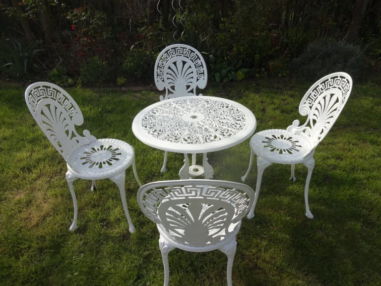 GARDEN FURNITURE SET ~~TABLE AND 4 CHAIRS ~VICTORIAN STYLE ~CAST ALUMINIUM ~~