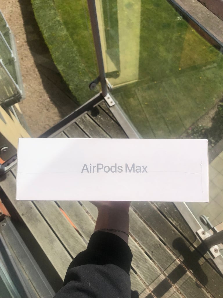 Apple AirPods Max 🍏 In silver 🩶Still Sealed From Apple 🛍️