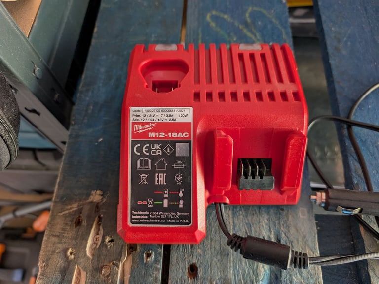 Milwaukee in vehicle charger 