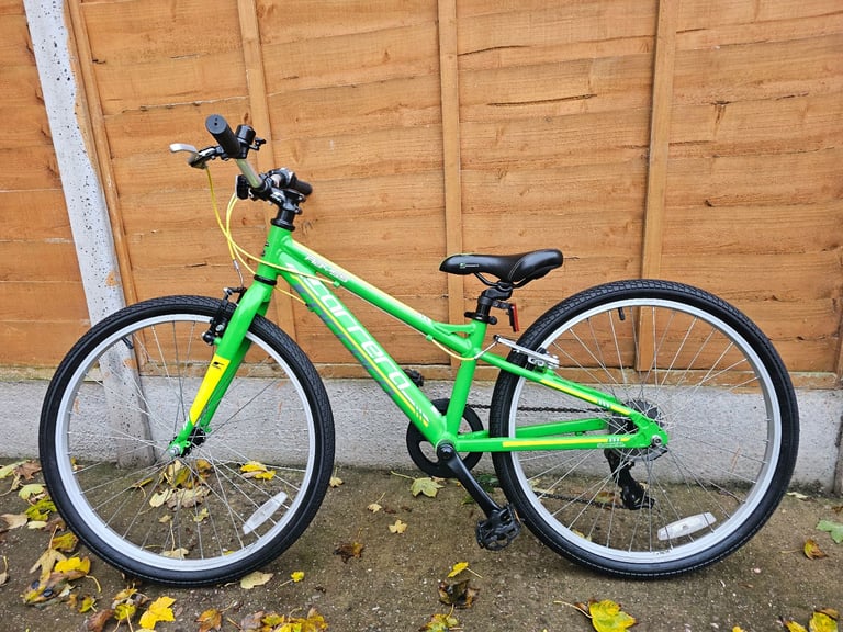 BIKE 24" WHEEL CARRERA LIGHTWEIGHT 6-SPEED HYBRID - Age Range 7-11 Years £128