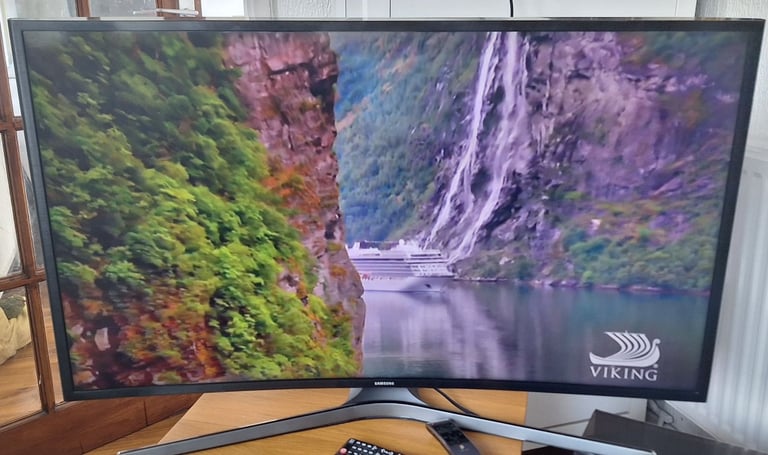 Please Read the description 40in Samsung smart curved tv