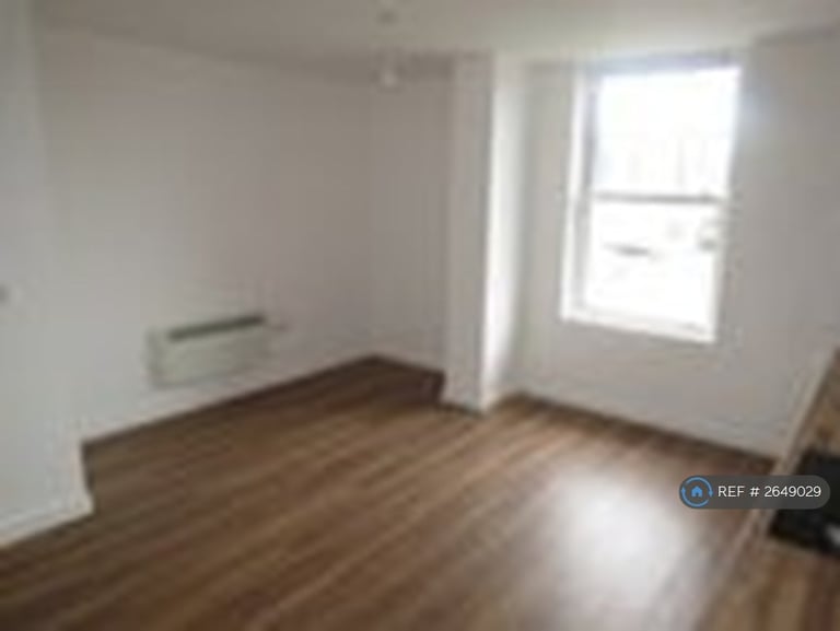 1 bedroom flat in Ensbury Park Apartments, Bournemouth, BH10 (1 bed) (#2649029)