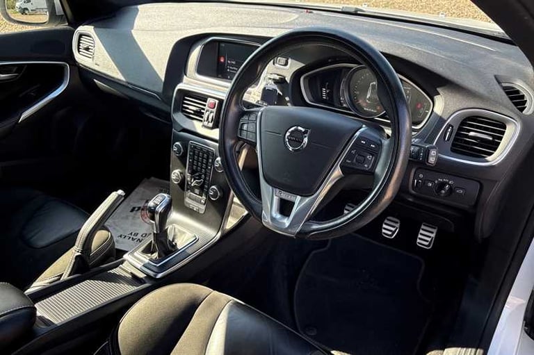 2017 Volvo V40 2.0 D2 R-Design Nav Plus Hatchback 5dr Diesel Manual Euro 6 (s/s) (120 ps) Hatchba...