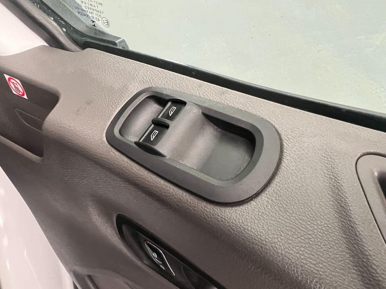 2023 Ford Transit 2.0 350 EcoBlue Leader FWD L4 Euro 6 (s/s) 2dr Luton Diesel Manual