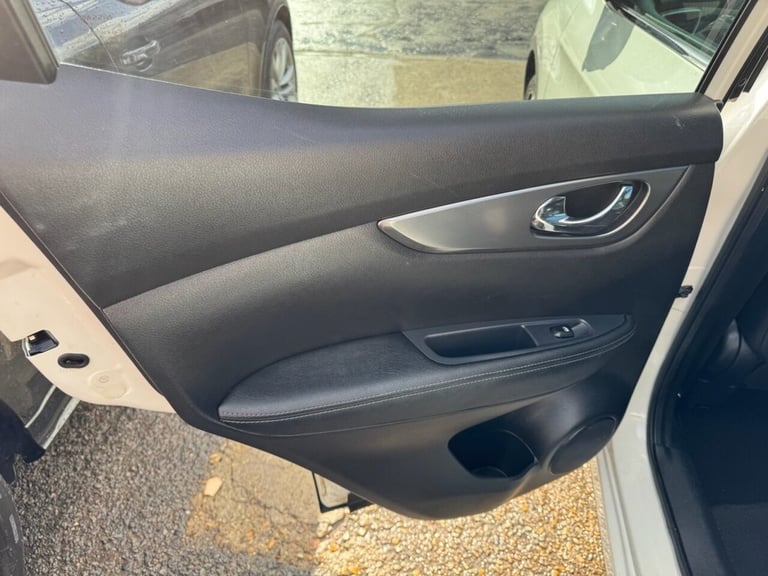 2017 Nissan Qashqai 1.5 dCi Tekna SUV 5dr Diesel Manual Euro 6 (s/s) (110 ps) HATCHBACK Diesel Ma...