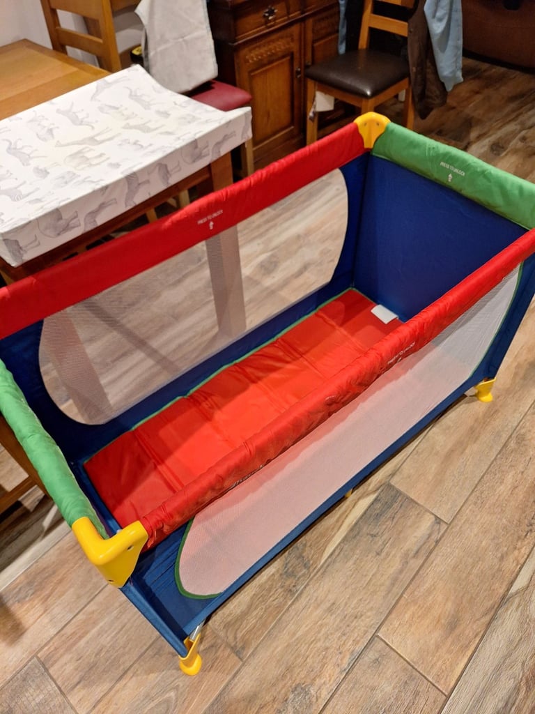 Travel cot