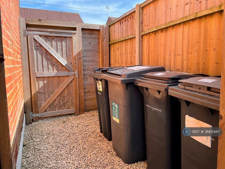 4 bedroom house in Melville Road, Bournemouth, BH9 (4 bed) (#2665447)