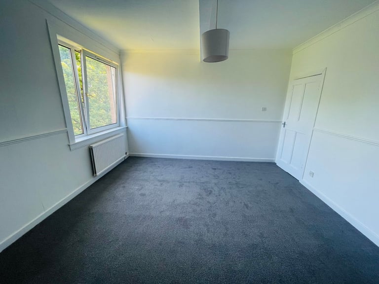 2 Bedroom Flat, Hutchison Crossway, Edinburgh